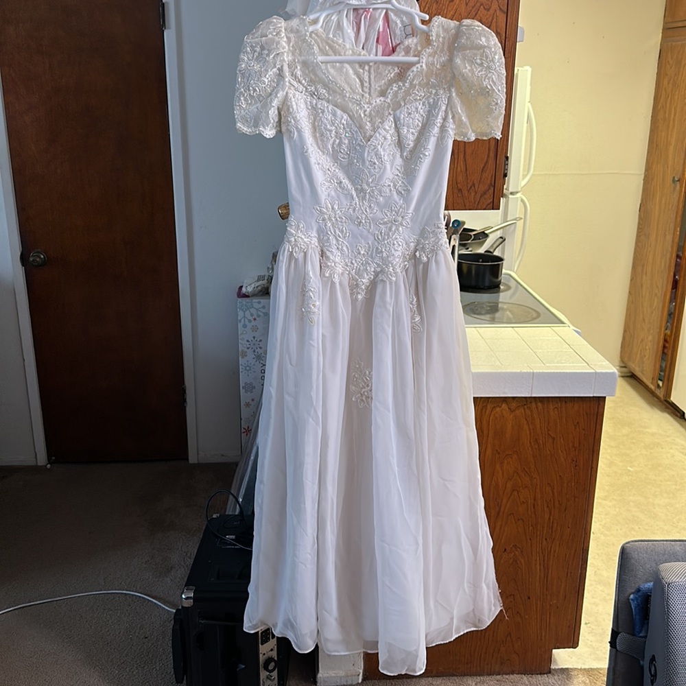 Used Wedding Dress - Picture 2 of 5